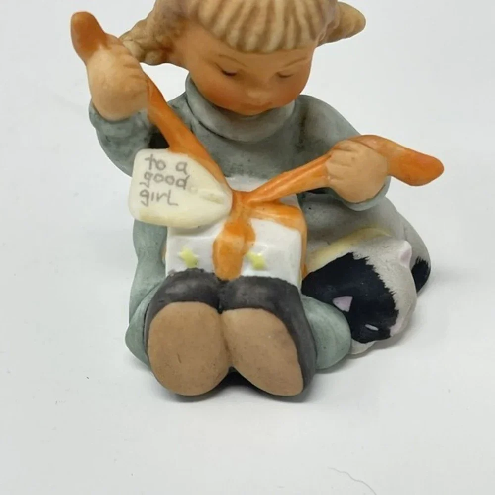 1997 GOEBEL BERTA HUMMEL mini To A‎ Good Girl Porcelain Christmas Ornament Cat